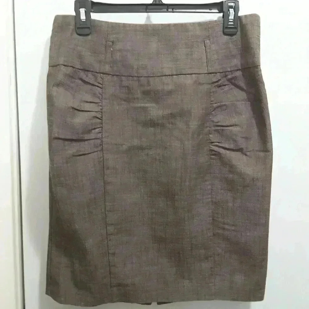 B wear pencil skirt